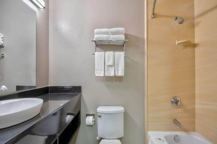 1 KING BED  ADA/TUB - foto 14