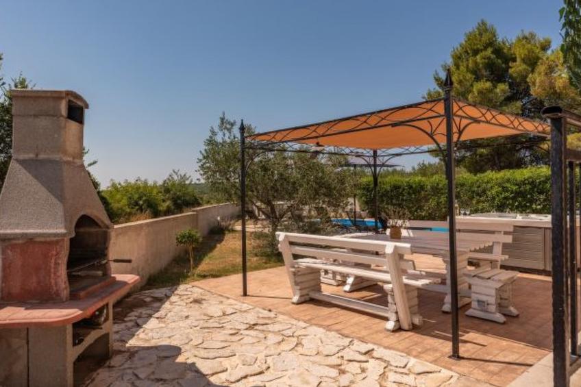 Holiday house Tina with jacuzzi and pool - foto 12