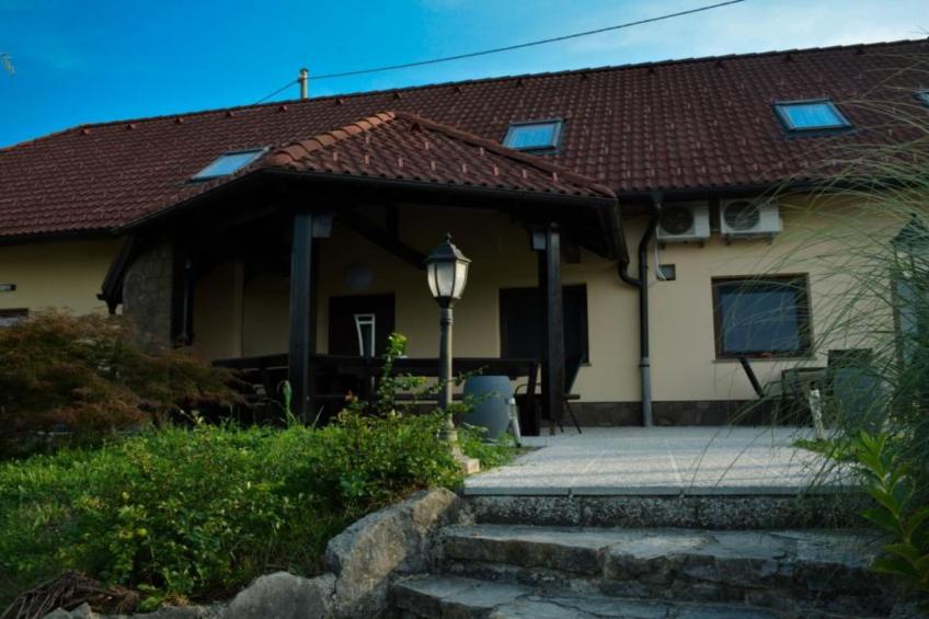 Zevnik Quiet Retreat with Stunning Views and Equestrian Activities - One Bedroom Apartment - foto 22