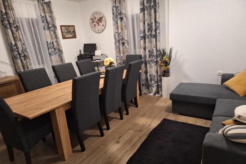 Apartment and Room Mare Vrlika - Two Bedroom Apartment  with Balcony - foto 2