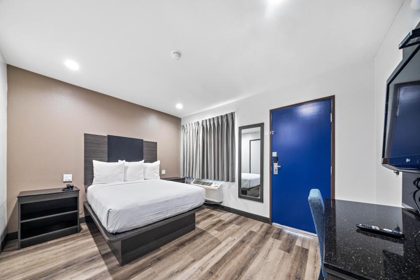 1 Queen Bed  Non-Smoking Mini Fridge - foto 4
