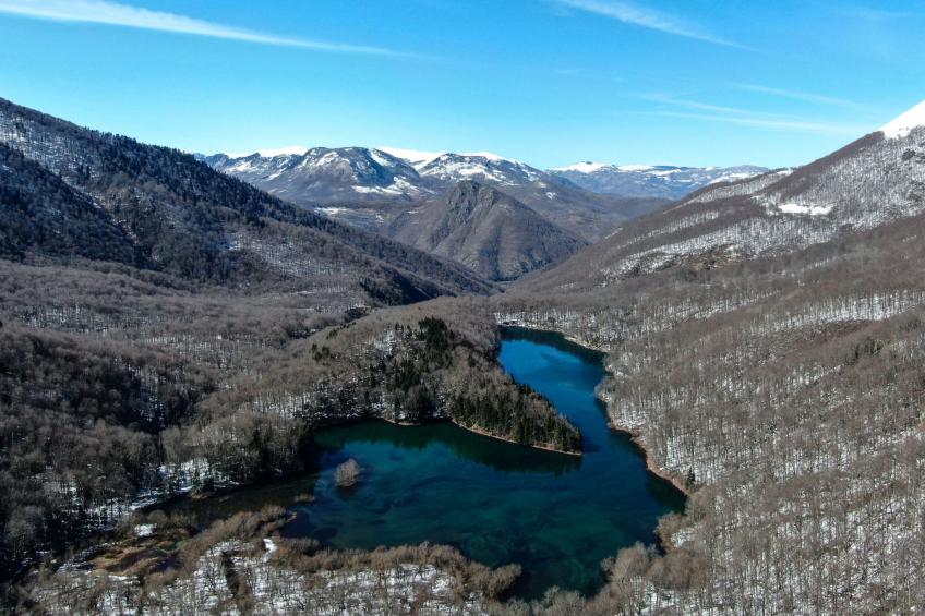 Die Ski-Suite hat ein Schlafzimmer und ein kleines Wohnzimmer ohne Küche. - foto 9