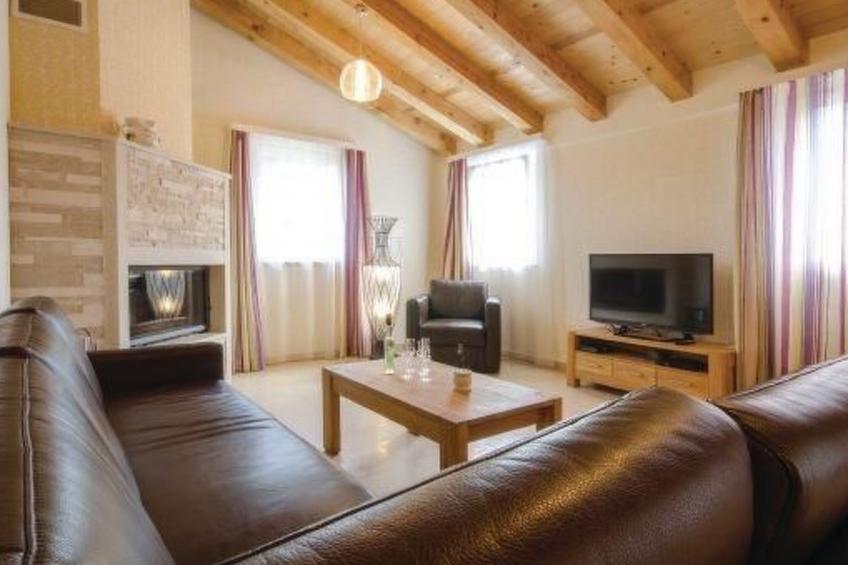 mit Pool, Whirlpool, Terrasse und Garten - foto 16