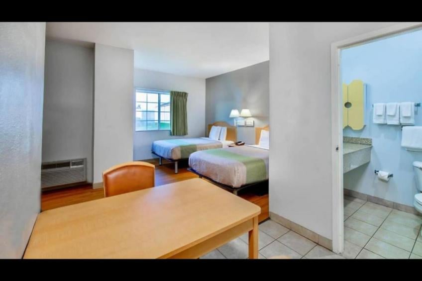 Queen Bed with Kitchenette Non - Smoking - foto 21