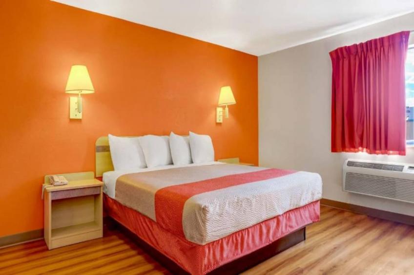 1 King Bed  Non-Smoking - foto 4