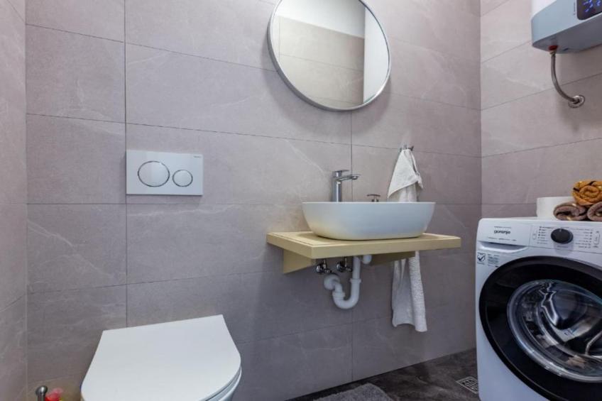 Peaceful Murvica Villa Pool, Garden, and Modern Comfort - Two Bedroom Holiday Home with Private Pool - foto 15