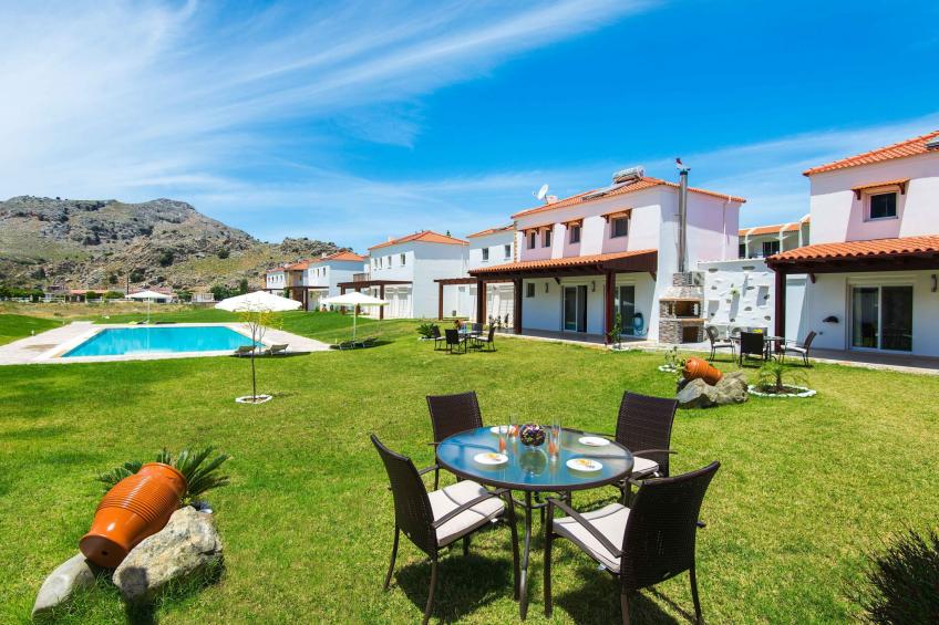 Haus in Kolympia mit Parkplatz und Bergblick - foto 3