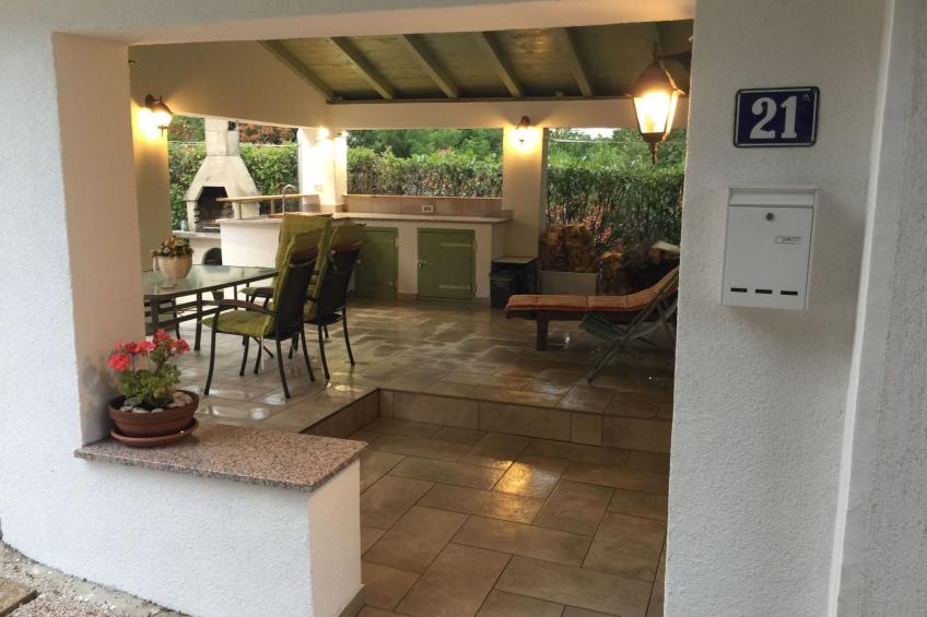 Gemütliches Ferienhaus in Pinezići mit großer Terrasse - foto 2