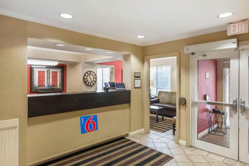 1 King Bed  Non-Smoking Kitchen - foto 33