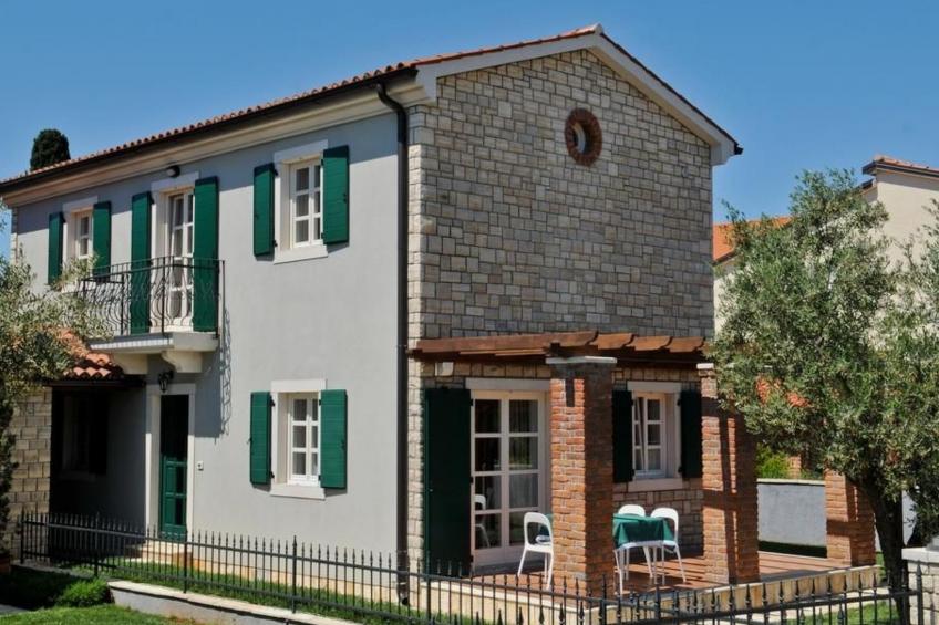 Großzügiges Ferienhaus mit Pool und Sonnenterrasse