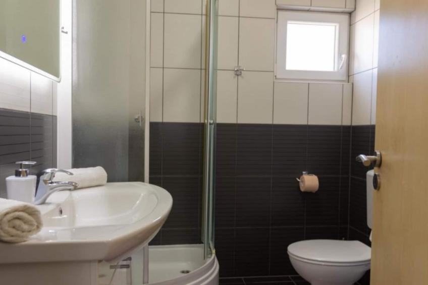 Vacation Home Pasalic - Eight Bedroom Holiday Home with Hot-Tub - foto 16