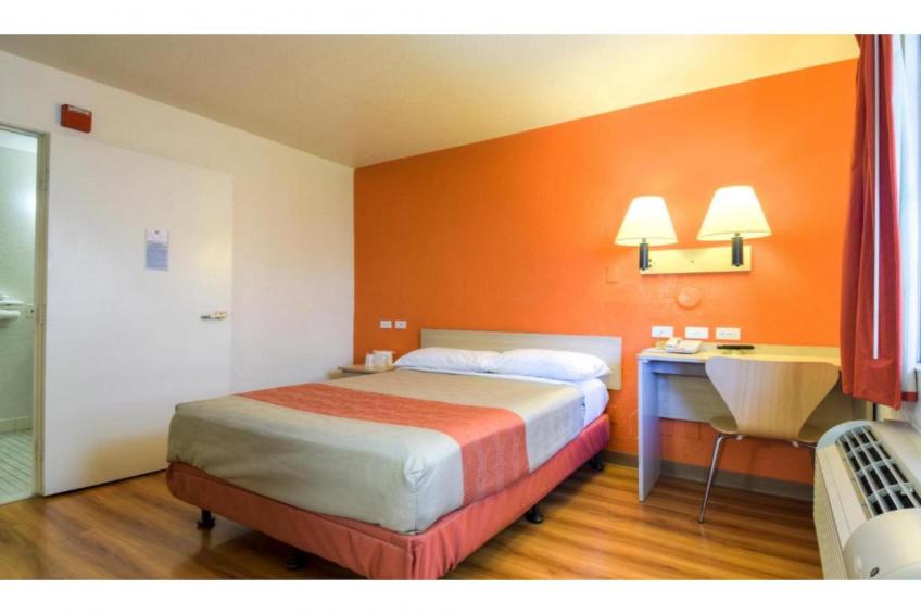 1 Queen Bed  Non-Smoking - foto 27