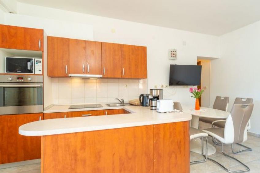 Beachfront Apartment house Hon with pool - foto 17