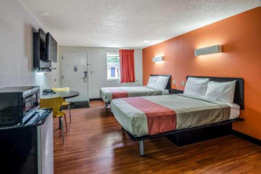 2 FULL BEDS  NON-SMOKING MICFRIDGE - foto 18