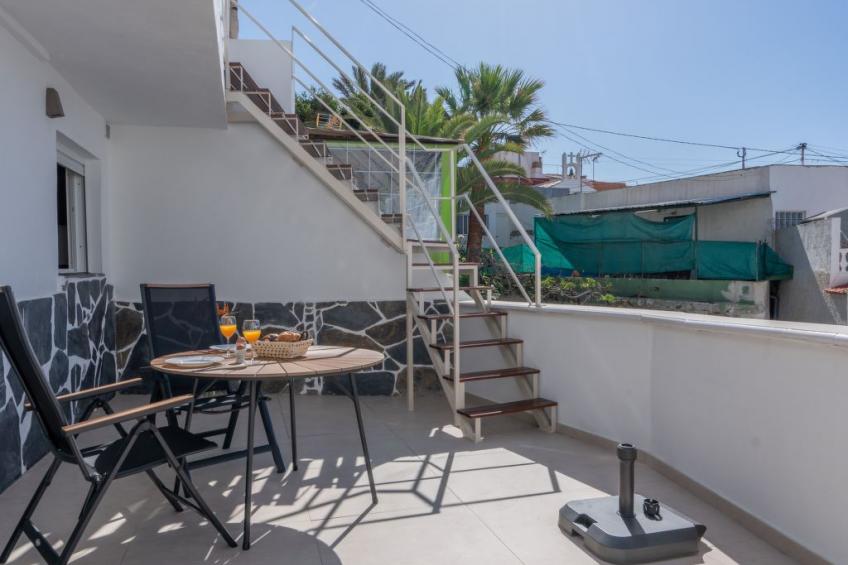 Spektakuläre Höhle mit zwei großen Terrassen am Meer - foto 22