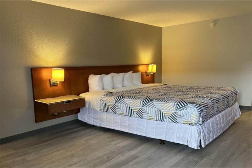 1 King Bed  Smoking - foto 23