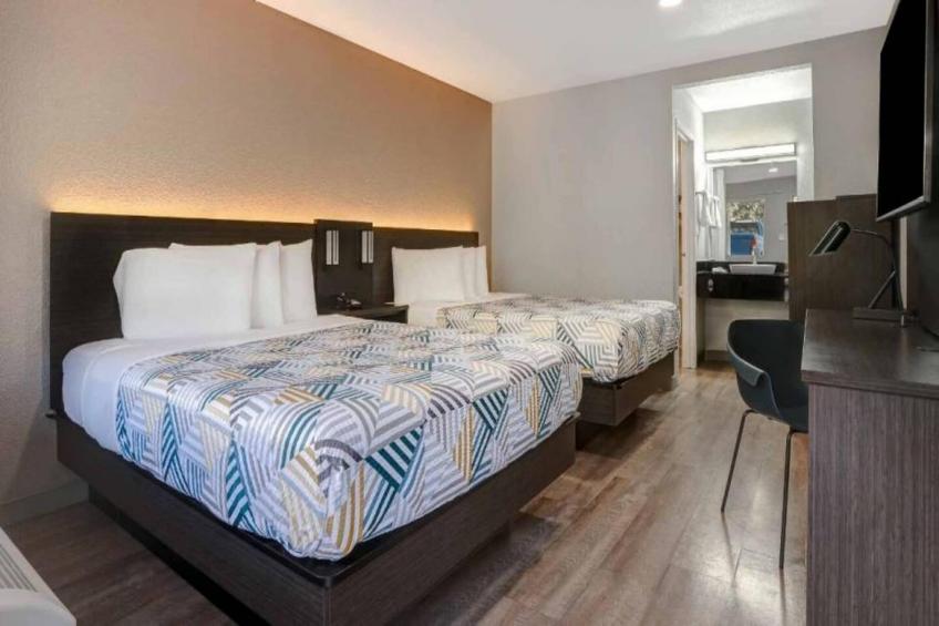 2 Queen Beds  Mini Fridge - foto 5