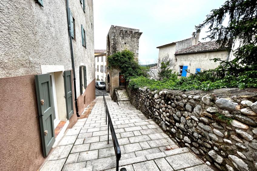 Wohnung mit Kamin - foto 9