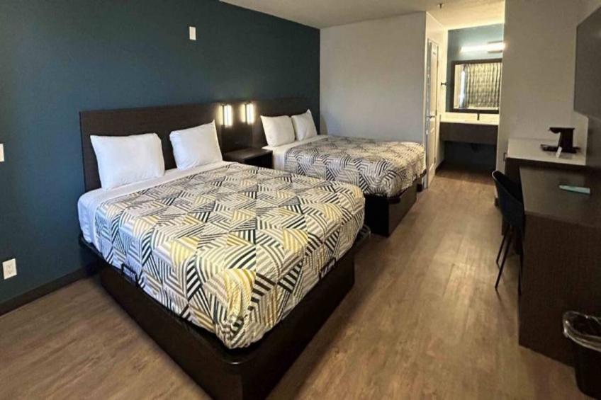 2 Queen Beds  Non-Smoking Micfridge - foto 3