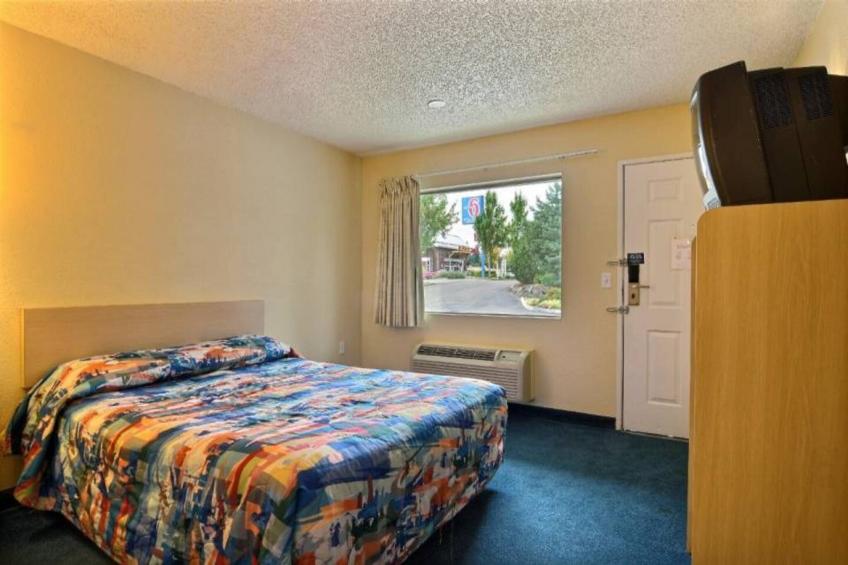 1 Queen Bed  Micfridge Non-Smoking - foto 4