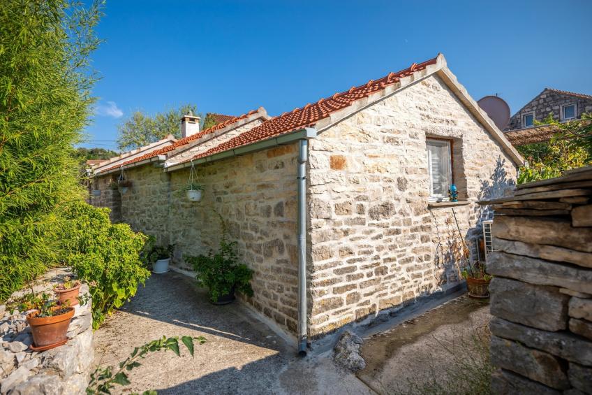 Stone House Harmony -Studio Apartment with Patio and Garden View ( 2 ) - foto 18