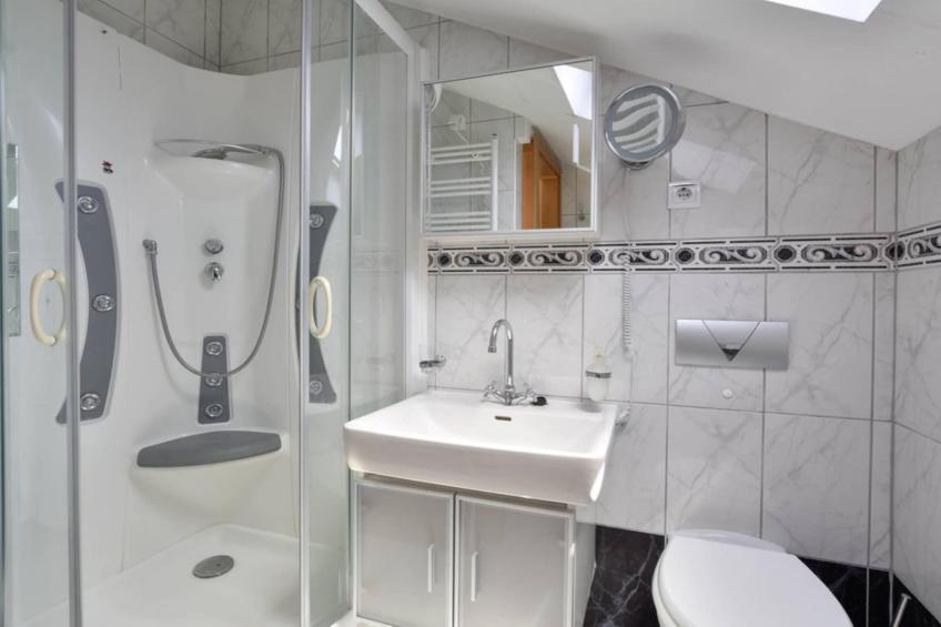 Peaceful Island Haven with Pool, BBQ & Games Area - Four Bedroom Holiday Home - foto 12