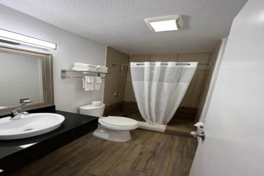 2 Queen Beds  Non-Smoking Micfridge - foto 16