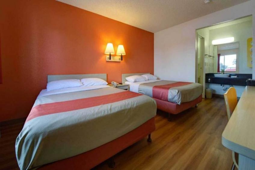 2 Queen Beds  Premium Micfridge - foto 16