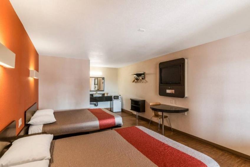 2 Queen Beds  Micfridge - foto 12