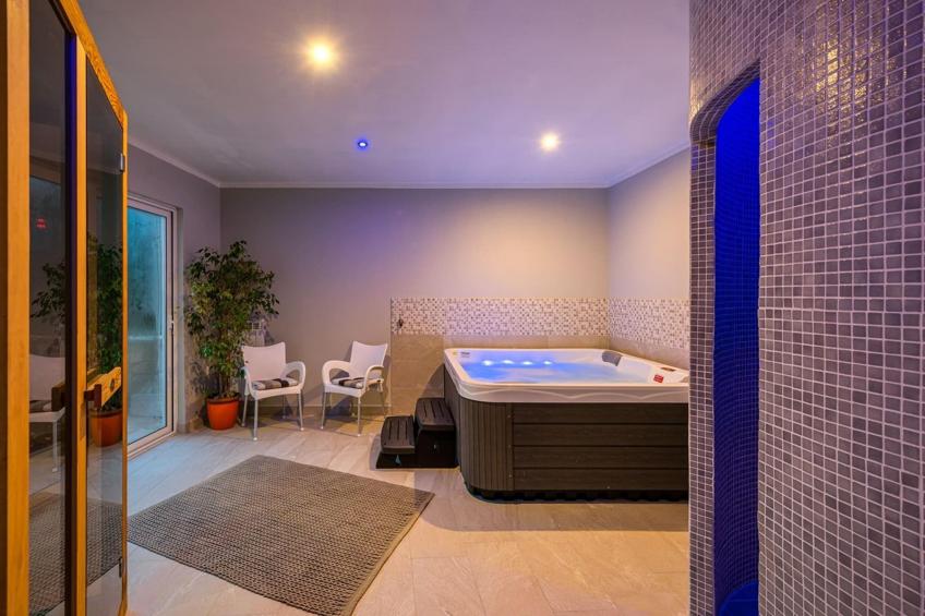 Lara 8 - Shared Pool, Sauna, Jacuzzi - foto 16