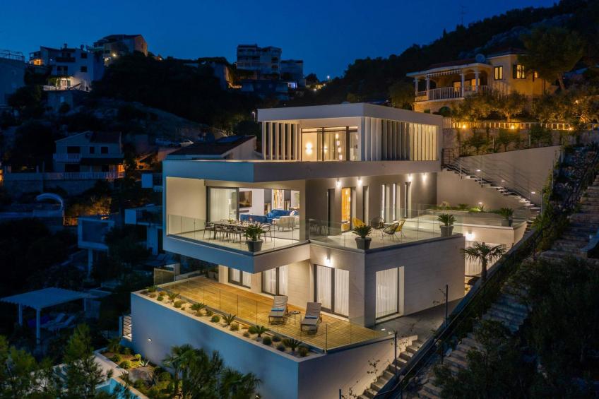 Haus in Vinišće mit Außenterrasse - foto 3