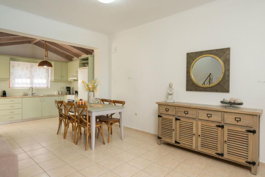 Wunderschöne Villa mit Seeblick und Pool in der Nähe von Restaurants - foto 23