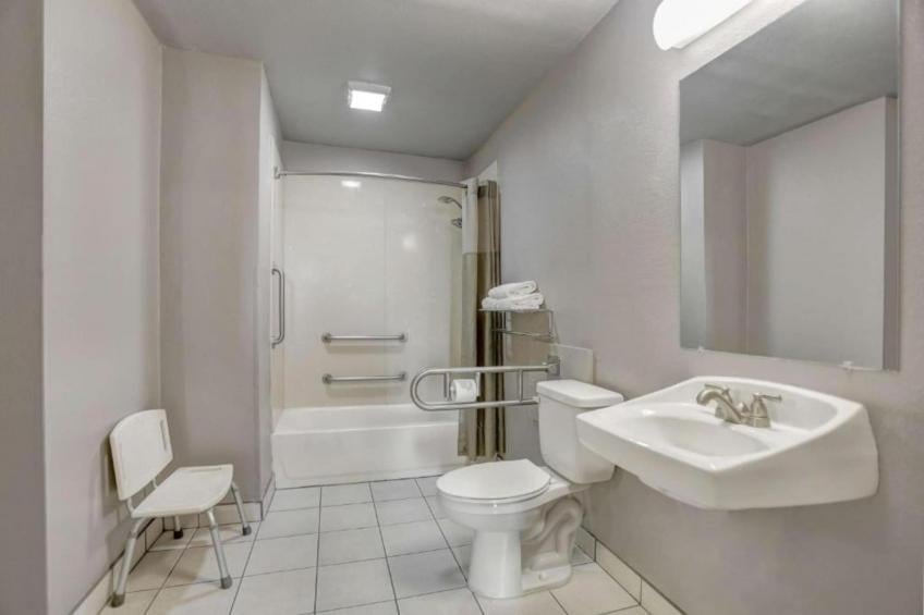 2 Queen Beds  Mobility Accessible Tub Nsmk - foto 15