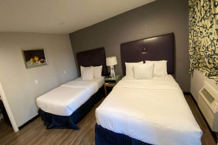 2 Queen Beds  Non-Smoking Micfridge - foto 7