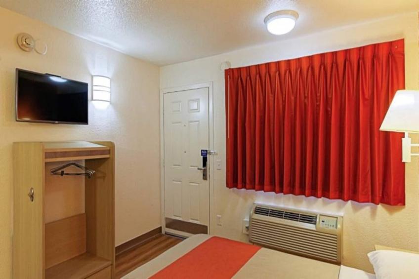 1 Queen Bed  Micfridge - foto 5