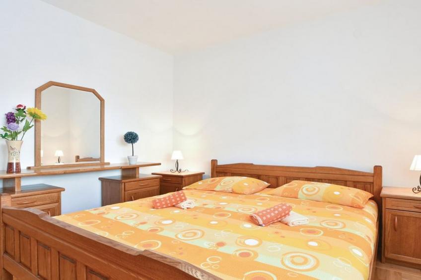Serene Villa with Pool, BBQ, and Authentic Tavern Surrounded by Nature - Five Bedroom Holiday Home - foto 12