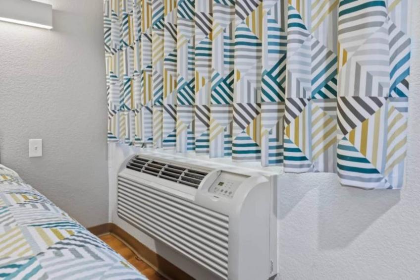 1 Queen Bed  Mini Fridge - foto 29