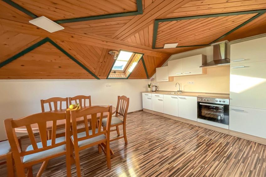 Vibrant and Charming Apartment with Balcony and Mountain View - Two Bedroom Apartment with Balcony and Mountain View - foto 4