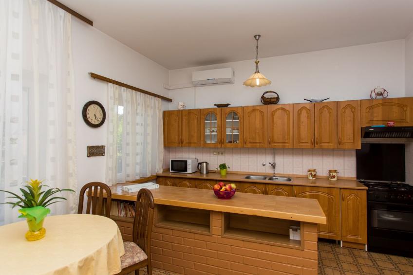 Strandnahe Ferienwohnung Jure mit großer Terrasse - foto 4