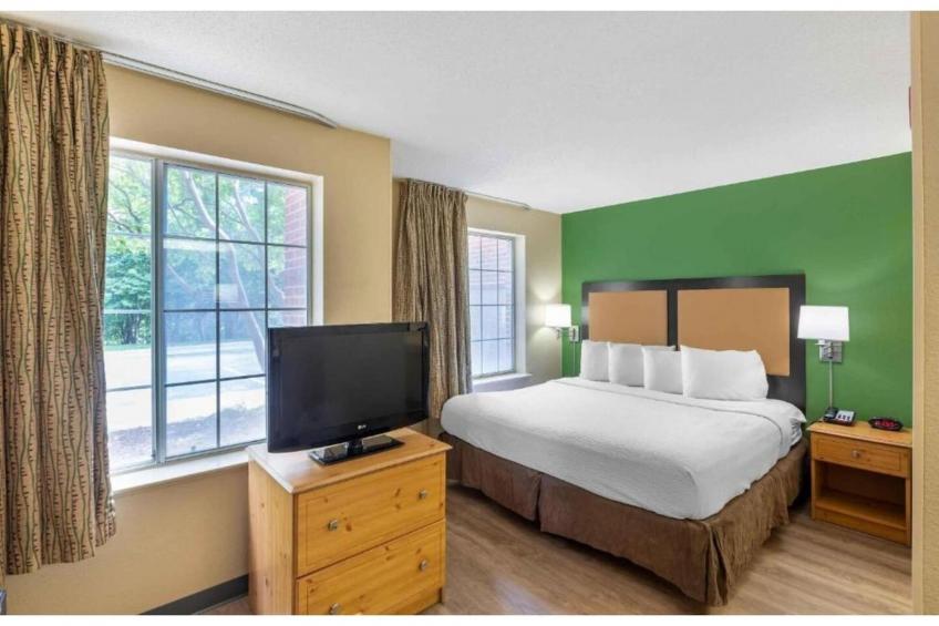 1 Queen Bed  Non-Smoking Kitchen - foto 6