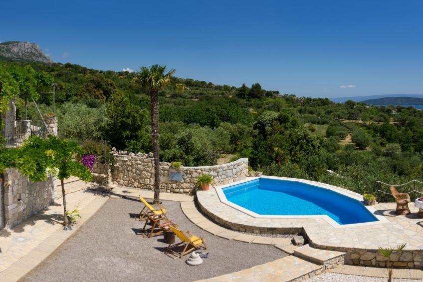 in Kaštel Lukšić mit großer Terrasse und Bergblick - foto 5