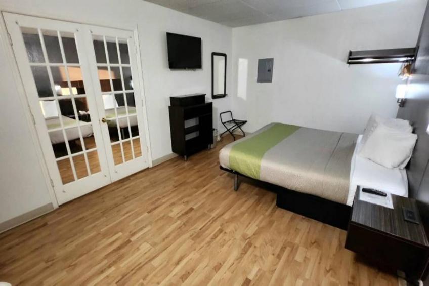 2 Full Beds  Non-Smoking Kitchen - foto 17