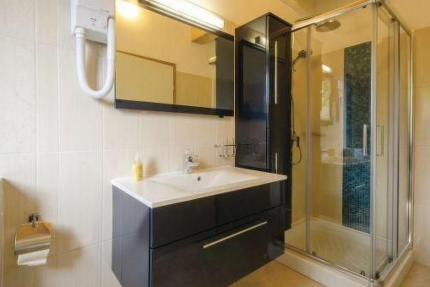 mit Pool, Whirlpool, Terrasse und Garten - foto 26