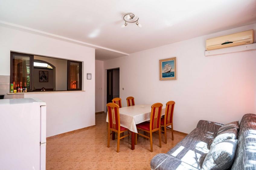 Apartments Klis -Two-Bedroom Apartment with Terrace - foto 8