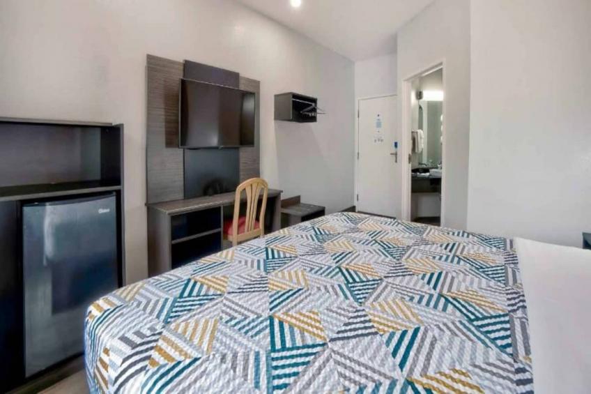 1 King Bed  Non-Smoking - foto 13