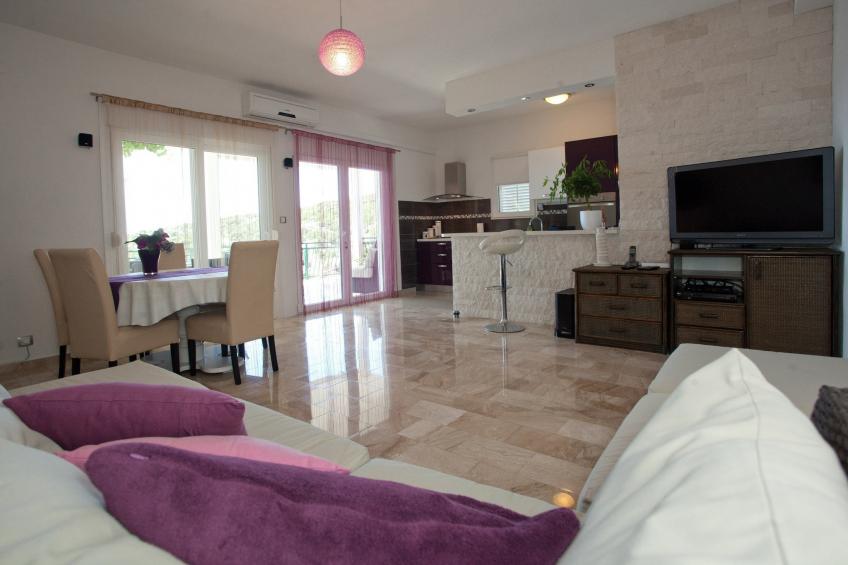 Wonderful Visinisce Apartments with Terrace and Sea Views - Standard Two Bedroom Apartment  (Owner 1) - foto 3