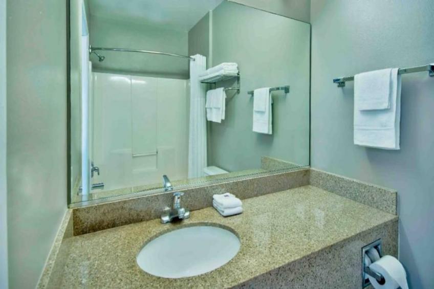 2 Full Beds  Non-Smoking Kitchen - foto 6