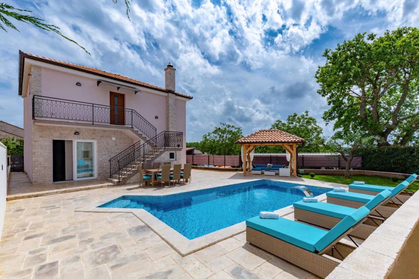 maison de vacances avec piscine chauffée, billard et gazebo - BF-3CH77