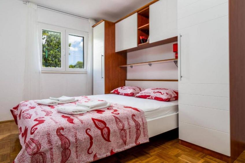 Tranquil Oasis Holiday Home Primorski Dolac with Pool - Three Bedroom Holiday Home with Pool - foto 8