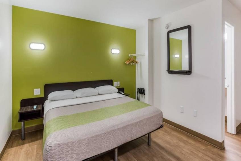 1 Queen Bed  ADA/RI Shower/Non-Smoking - foto 27